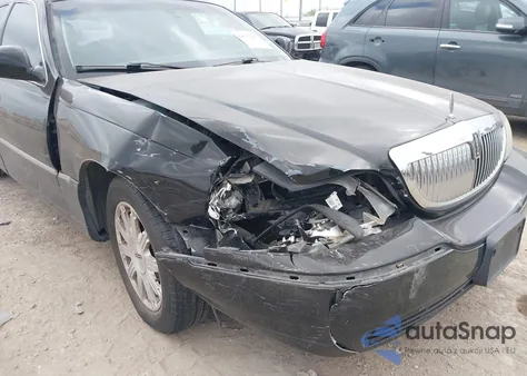 2011 Lincoln Town Car Signature Limited z USA, uszkodzony, nr VIN 2LNBL8CV2BX752692